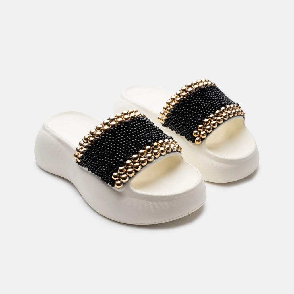 Olimpia Beige, sandalia de plataforma EVA con perlas negras y detalles en tono dorado - vista principal